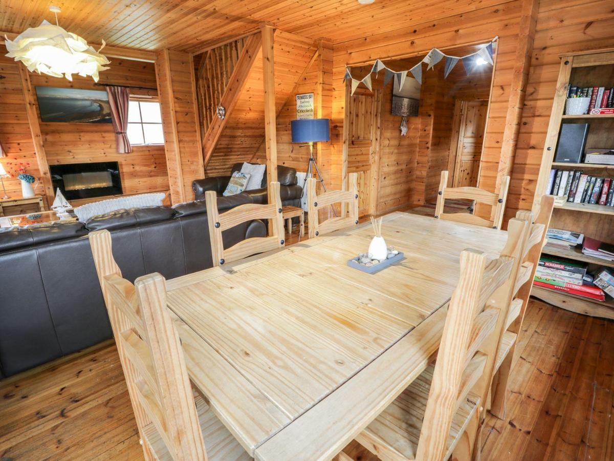 Sun View Lodge Лланбедр Екстер'єр фото